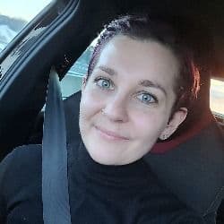 Dr. Nadine Bette