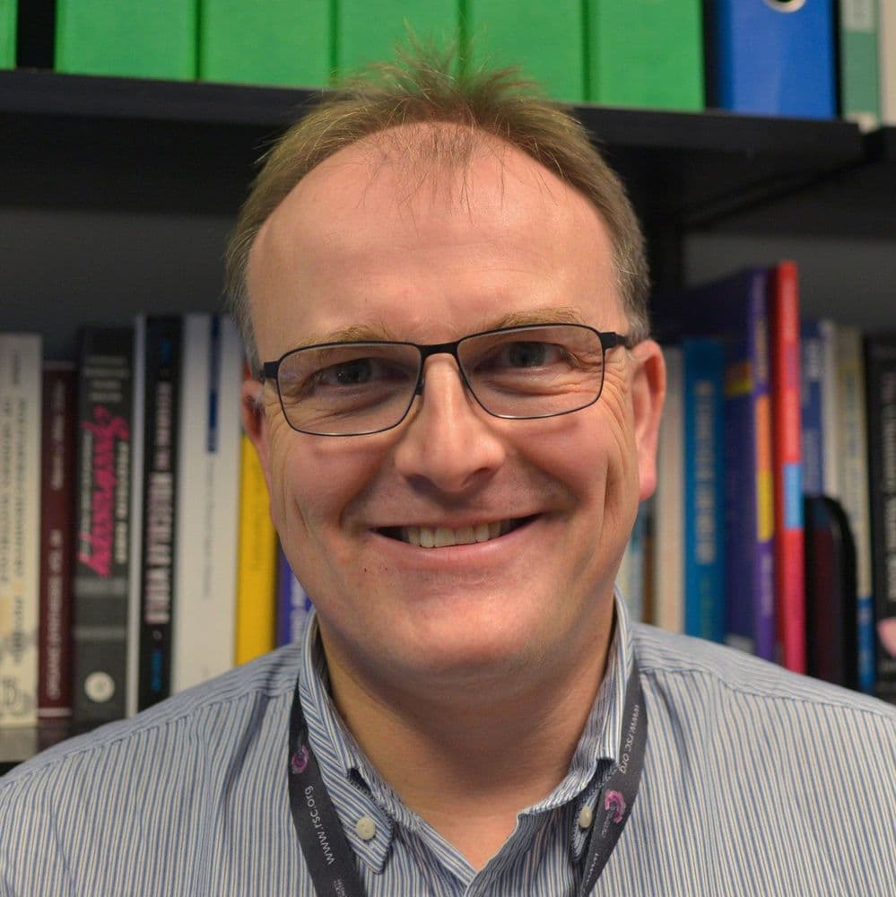 Prof. Dr. Douglas Philp: In through the Out door – Creating responsive and  dynamic networks using synthetic replicators