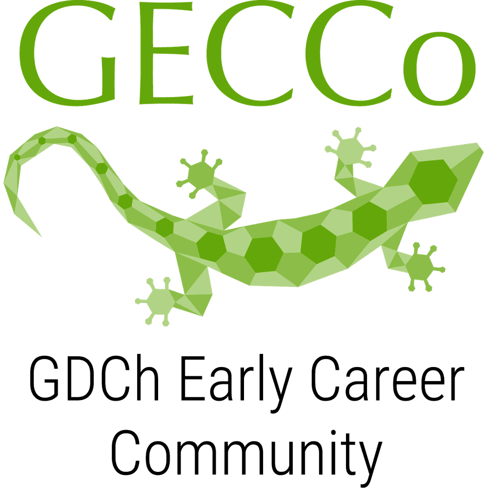 Oben steht der Schriftzug 'GECCo' in grüner Farbe. Darunter ist eine stilisierte, grüne Echse abgebildet, deren Körper aus unterschiedlich großen, sechseckigen Flächen zusammengesetzt ist. Die Echse ist nach rechts ausgerichtet und hebt sich deutlich vom weißen Hintergrund ab. Darunter steht GDCh Early Career Community.
