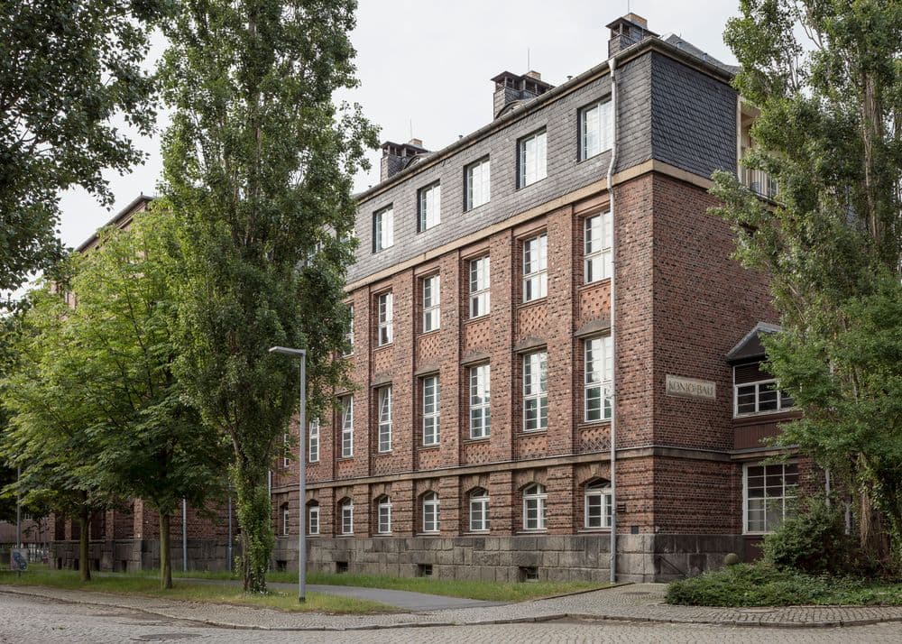 König-Bau mit der historischen Farbstoffsammlung in Dresden wird „Historische Stätte der Chemie“